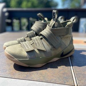 Lebron XI soldier Sz 9